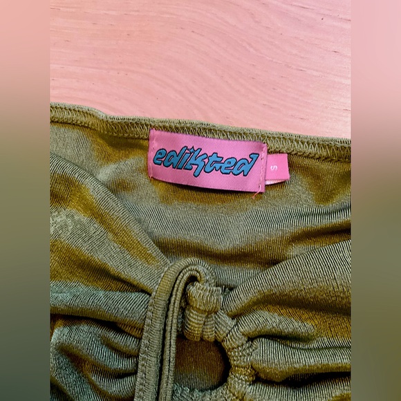 Edikted green shimmery lightweight crop halter with waist wrap tie size S - Picture 4 of 7